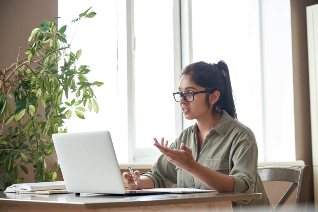With online classes, students and teachers both get their hands on an innovative learning experience.